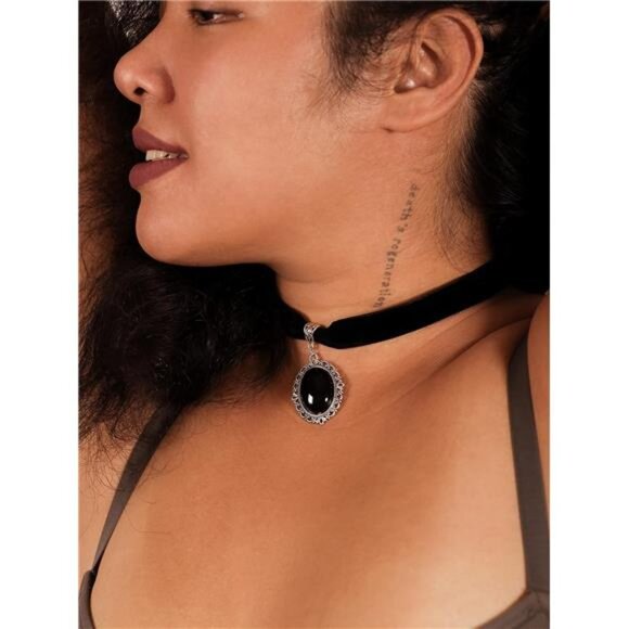 Gothic Black Velvet Victorian Choker Necklace | Vintage Gothic Jewelry - Picture 4 of 6